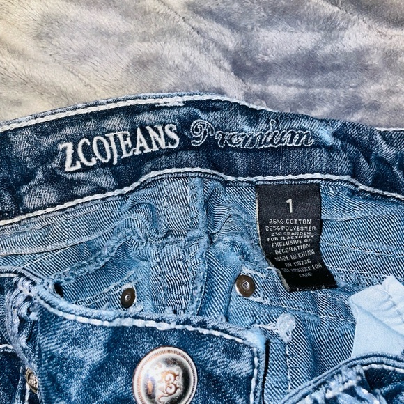 Women’s Jeans, Bottom Has Flared Ends, Zipper Is Also Detached As Shown In Pics - Picture 2 of 4